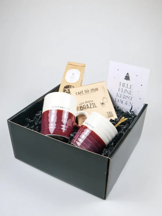 Kerst cadeaupakket – Zusss mokken, koffie, thee en lepeltjes