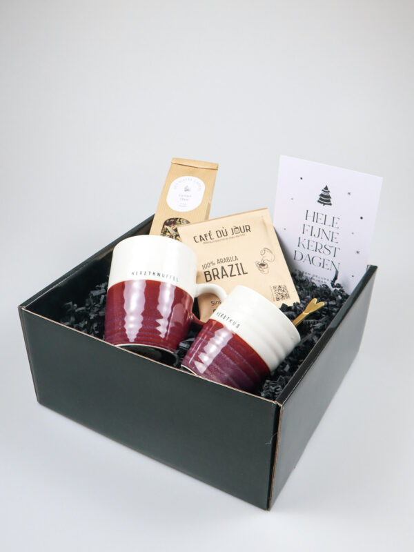 Kerst cadeaupakket – Zusss mokken, koffie, thee en lepeltjes
