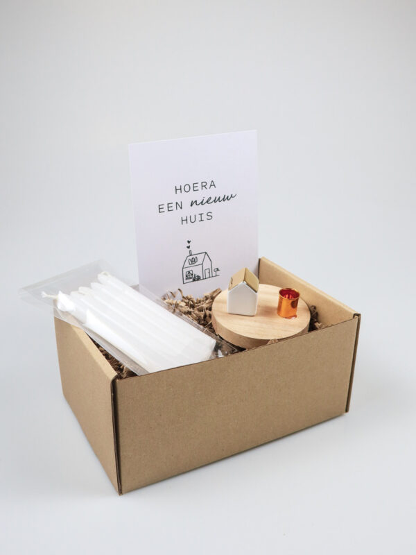 Cadeaupakket nieuw huis – met Räder kandelaar huisje en 5 kaarsjes