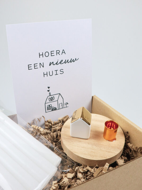 Cadeaupakket nieuw huis – met Räder kandelaar huisje en 5 kaarsjes