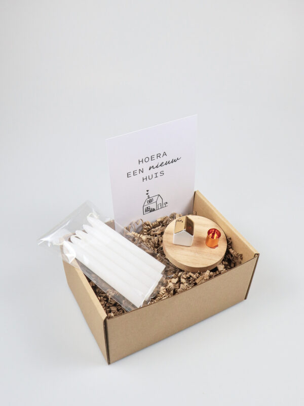 Cadeaupakket nieuw huis – met Räder kandelaar huisje en 5 kaarsjes
