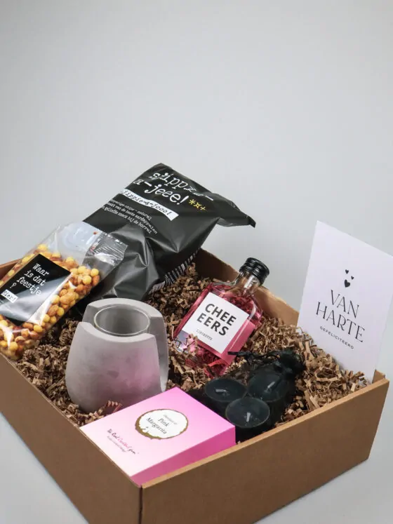 Cadeaupakket gefeliciteerd met Cheers likeur & snacks