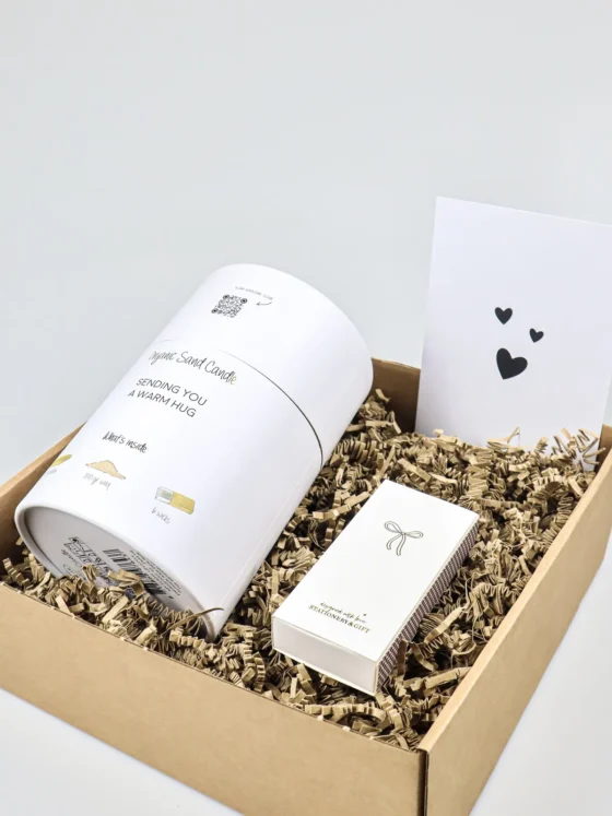 Cadeaupakket warm hugs – Kaarsenzand giftbox en lucifers