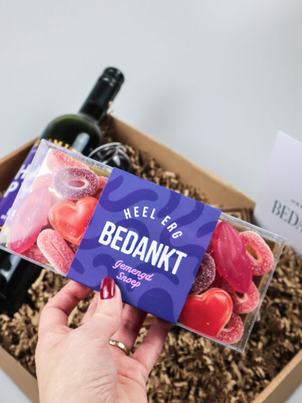 Cadeaupakket Bedankt met wijn, snoep en houten spel – Heel erg bedankt
