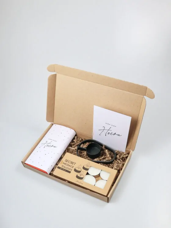 Brievenbus cadeau Hiep Hiep Hoera – Kaarslicht verrassing & Chocolade Brievenbus cadeau Hiep Hiep Hoera – Kaarslicht verrassing & Chocolade