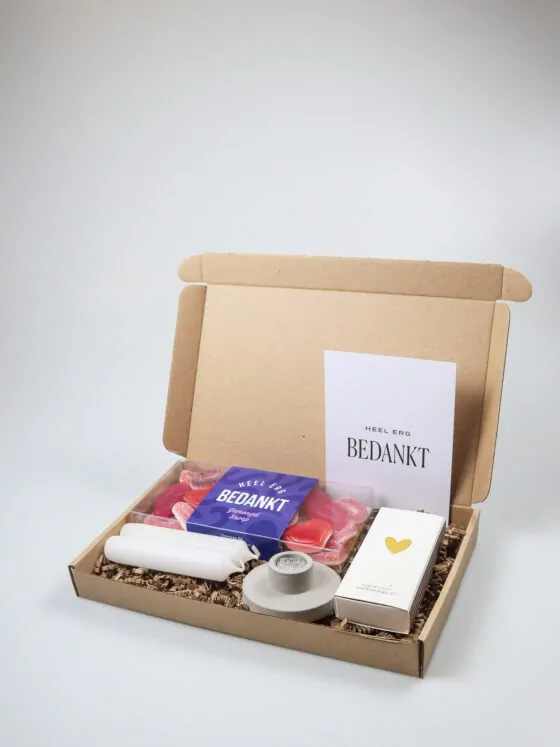 Brievenbus cadeau Bedankt – Snoep, kaarsen & kandelaar