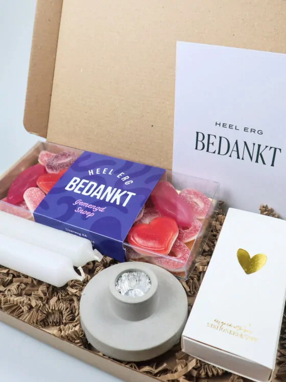 Brievenbus cadeau Bedankt – Snoep, kaarsen & kandelaar