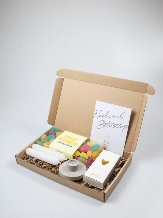 Brievenbus cadeau Heel veel beterschap – Fruitmandje snoep & kaarslicht