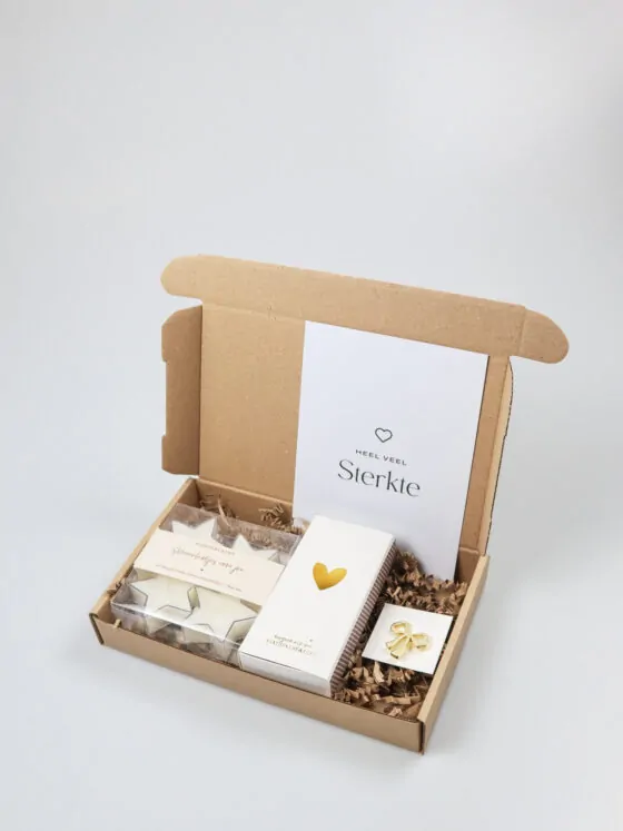 Sterkte brievenbus cadeau – lichtpuntje met waxinelichtjes, lucifers & strik pin