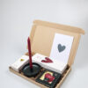 Brievenbus vol liefde – cadeau met kandelaar, kaarsjes, lucifers & chocoladehart