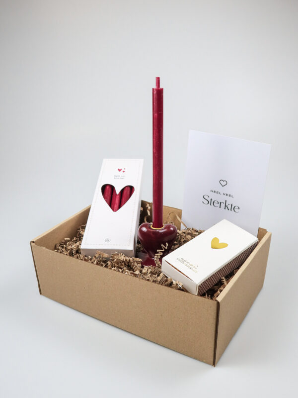 Sterkte cadeaupakket – kaarsenset met hart kandelaar, Zusss kaarsjes & lucifers