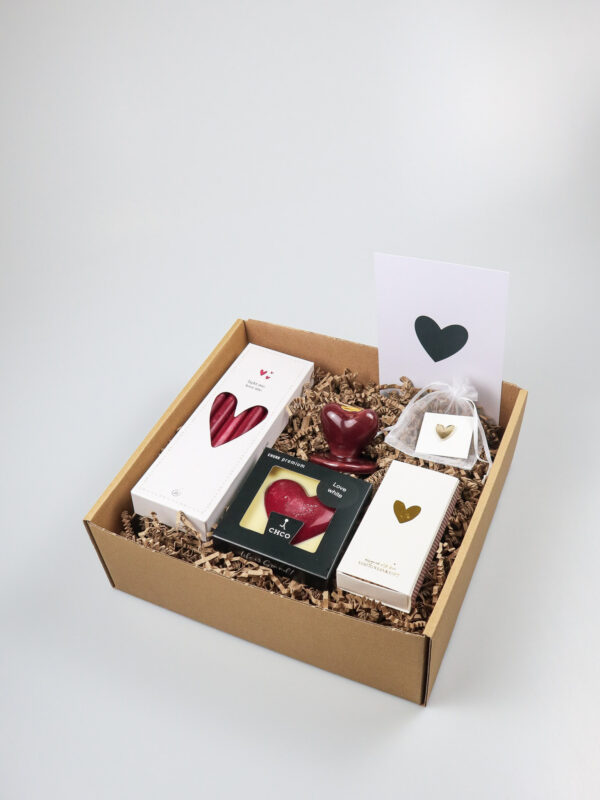 Liefdevol cadeaupakket – kaarsenset met hart kandelaar, Zusss kaarsjes, chunk & pin