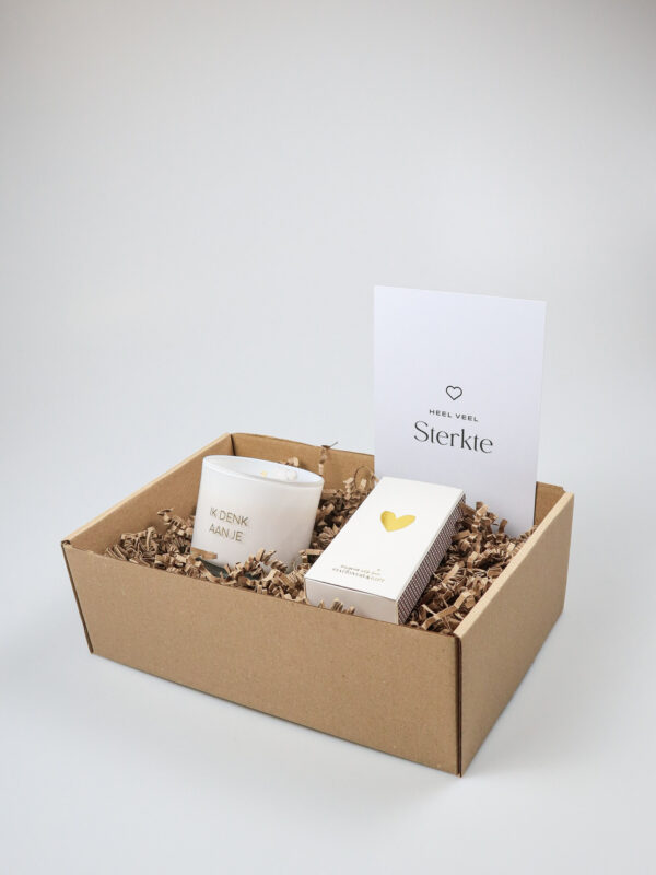 Sterkte cadeaupakket – Sojakaars “Ik denk aan je” & lucifers in luxe doosje