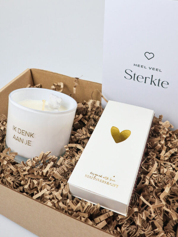 Sterkte cadeaupakket – Sojakaars “Ik denk aan je” & lucifers in luxe doosje