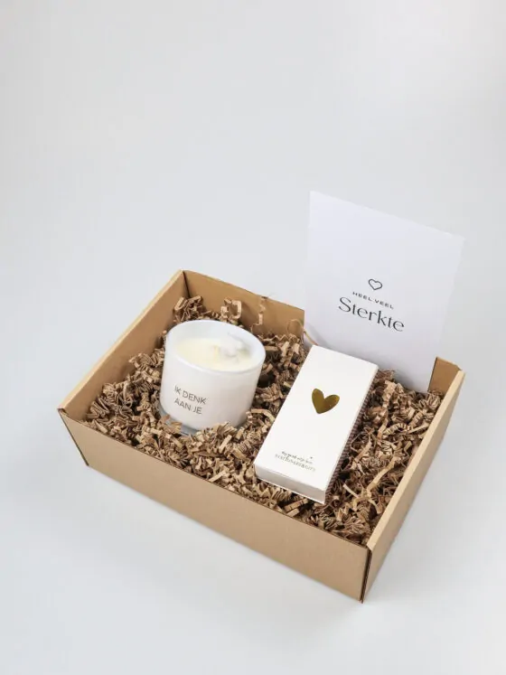 Sterkte cadeaupakket – Sojakaars “Ik denk aan je” & lucifers in luxe doosje