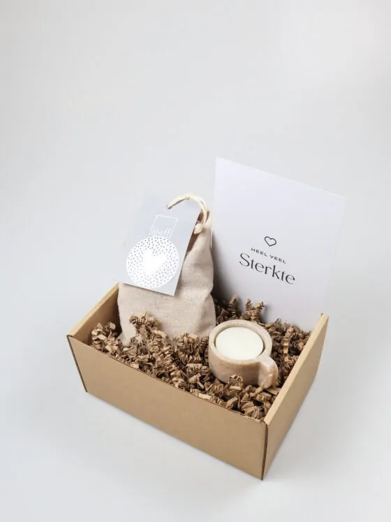 Cadeaupakket ‘Heel veel sterkte’ – waxinelichthouder & Leeff theelichtjes