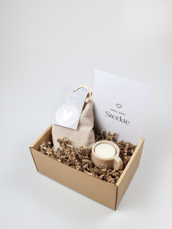 Cadeaupakket ‘Heel veel sterkte’ – waxinelichthouder & Leeff theelichtjes