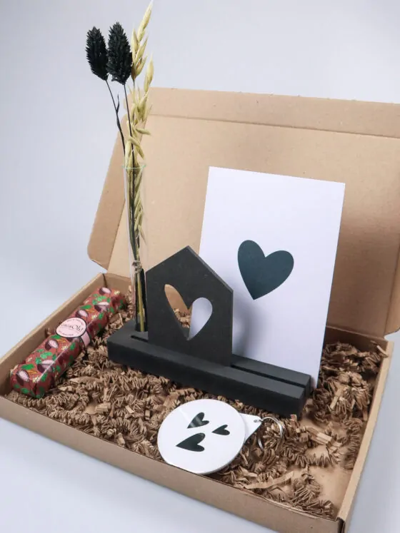 Nieuw Huis Brievenbus cadeau met kaarthouder, sleutelhanger en chocoladereep