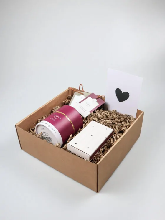 Cadeaupakket met Zusss geurkaars Warm Hugs & geurzakjes
