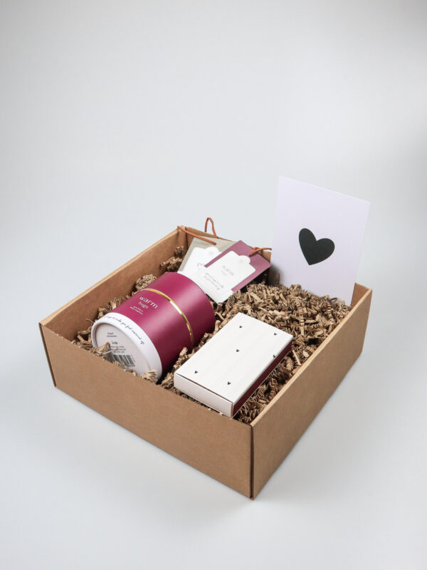 Cadeaupakket met Zusss geurkaars Warm Hugs & geurzakjes