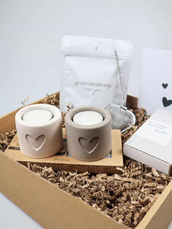 Geniet cadeaupakket met thee, waxinelichthouders & lichtmoment