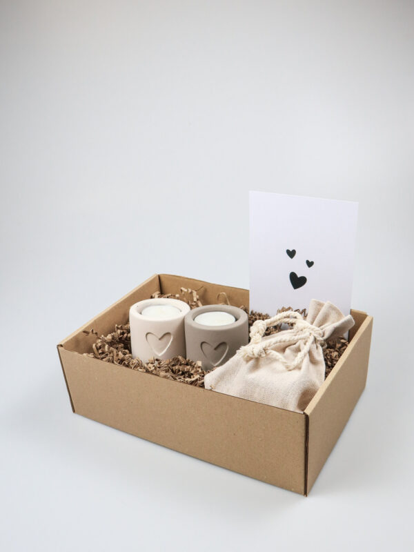 Cadeaupakket met waxinelichthouders en waxinelichtjes