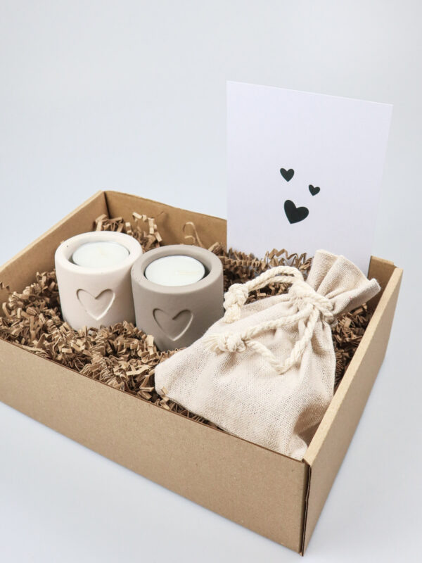 Cadeaupakket met waxinelichthouders en waxinelichtjes