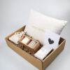 Cadeaupakket Better Together met kussen, waxinelichthouders en kaarsjes