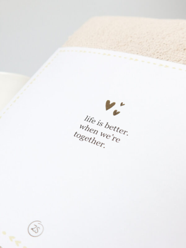 Cadeaupakket Zusss met mokken, hartkandelaar en keukenset