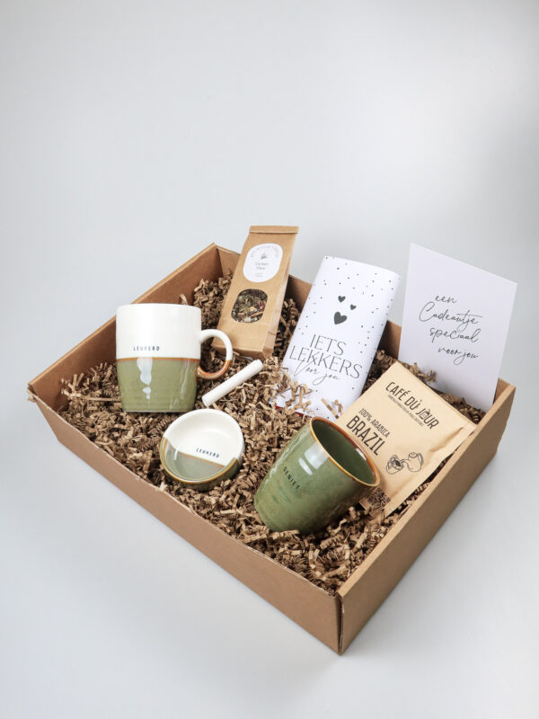 Cadeaupakket Veel Liefs – Warm gebaar met mokken, thee, koffie & chocolade