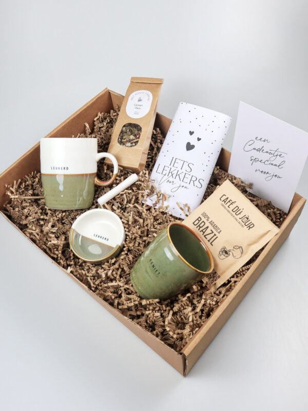 Cadeaupakket Veel Liefs – Warm gebaar met mokken, thee, koffie & chocolade