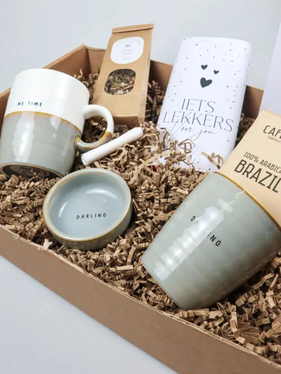 Cadeaupakket speciaal voor jou – Met Zusss mokken, thee, koffie & chocolade