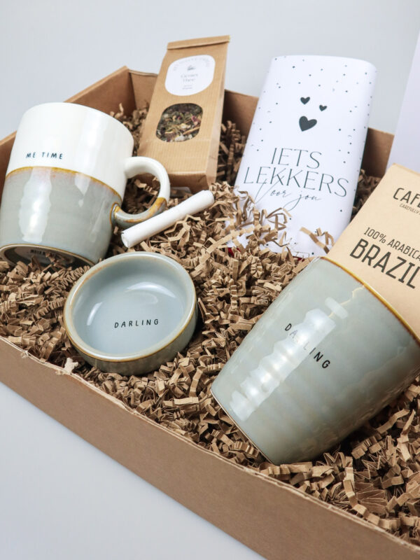 Cadeaupakket speciaal voor jou – Met Zusss mokken, thee, koffie & chocolade