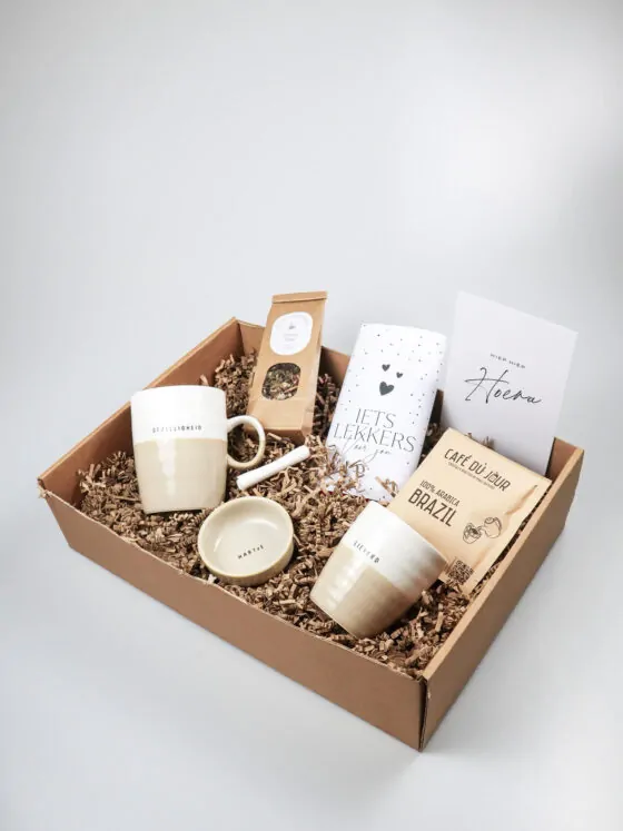 Hiep hiep hoera cadeaupakket – Met Zusss mokken, koffie, thee & chocolade Hiep hiep hoera cadeaupakket – Met Zusss mokken, koffie, thee & chocolade