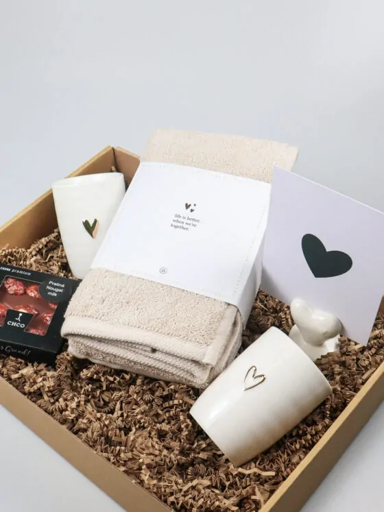 Cadeaupakket Zusss koffie & gezelligheid – stijlvol cadeau met mokken en chocolade