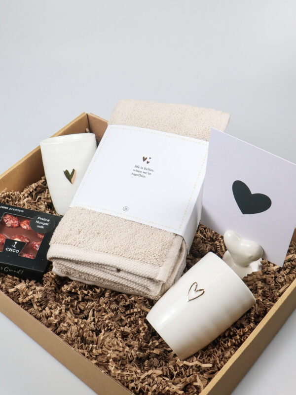 Cadeaupakket Zusss koffie & gezelligheid – stijlvol cadeau met mokken en chocolade