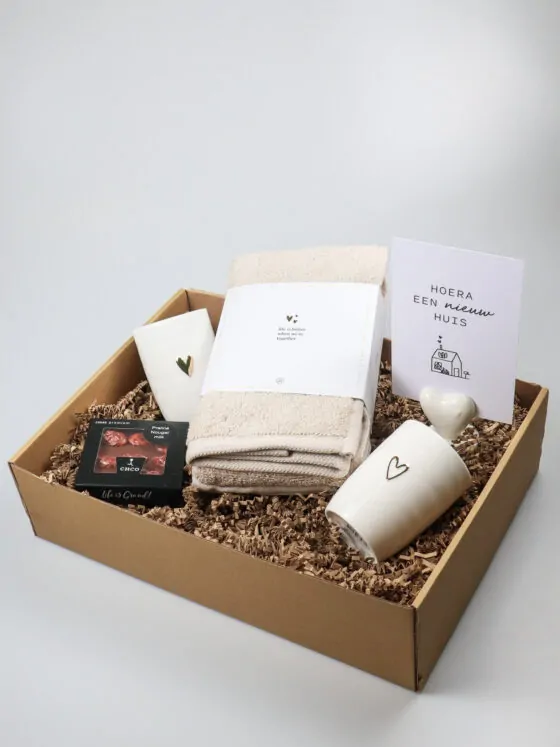 Cadeaupakket nieuw huis – Warm welkom met Zusss mokken & chocolade Cadeaupakket nieuw huis – Warm welkom met Zusss mokken & chocolade
