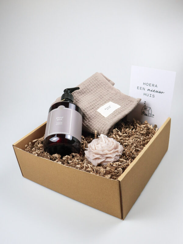 Cadeaupakket nieuw huis – Handzeep, gastendoekje & rozenkaars