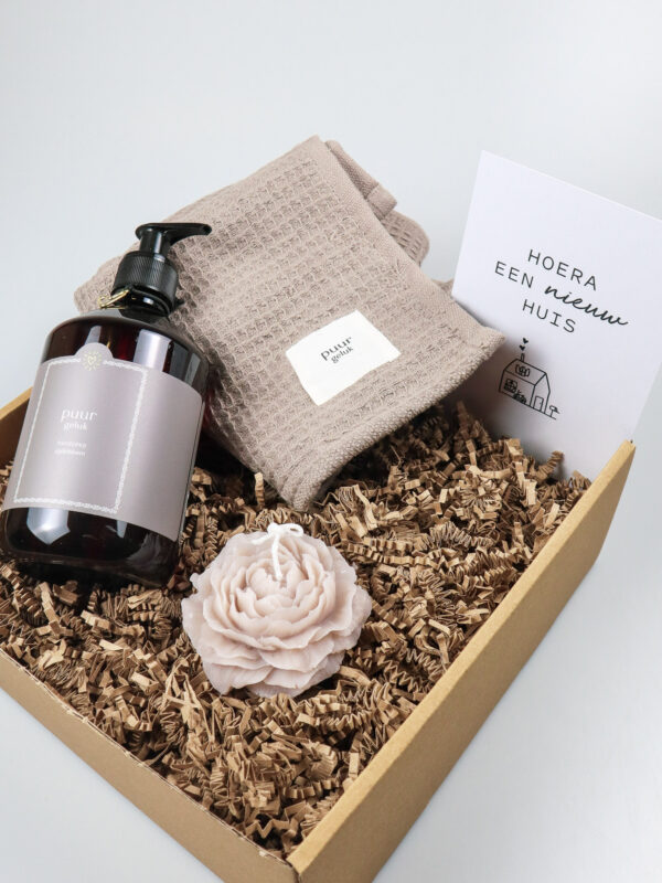 Cadeaupakket nieuw huis – Handzeep, gastendoekje & rozenkaars
