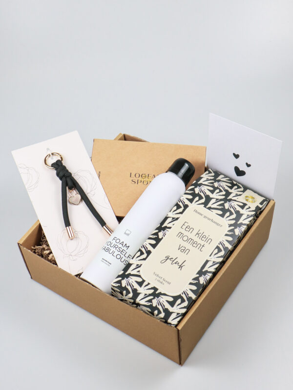 Cadeaupakket Geluksmoment – Verwenpakket met doucheschuim, geurhanger & accessoires
