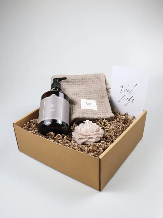 Cadeaupakket Veel Liefs – Handzeep, gastendoekje van Zusss & rozenkaars