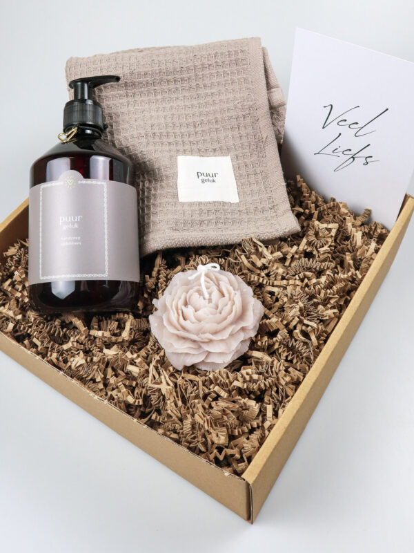 Cadeaupakket Veel Liefs – Handzeep, gastendoekje van Zusss & rozenkaars