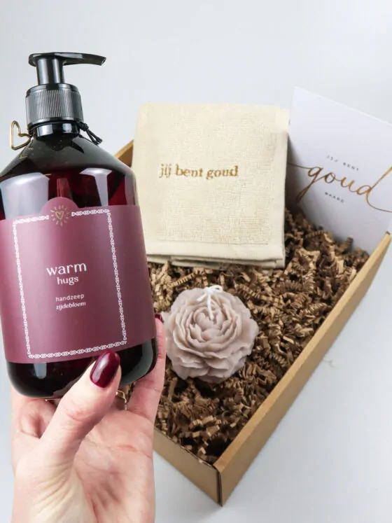 Cadeaupakket Jij Bent Goud Waard – Handzeep, gastendoekje & sojakaars