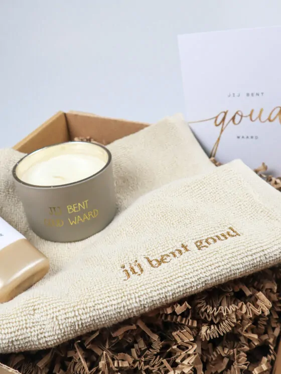 Cadeaupakket Jij Bent Goud Waard – Handcrème, kaars & gastendoekje