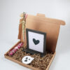 Brievenbus cadeau hart – Met fotolijst, sleutelhanger en chocolade