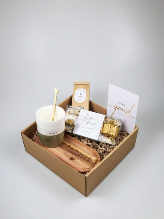Cadeaupakket jij bent goud waard met thee en chocolade Cadeaupakket jij bent goud waard met thee en chocolade