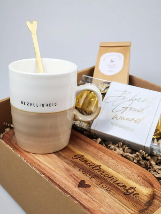 Cadeaupakket Jij bent goud waard - Met thee en chocolade