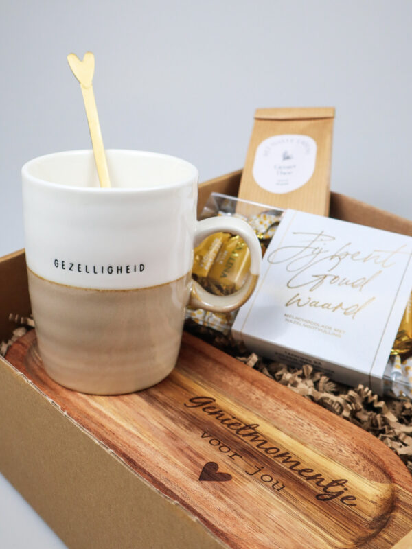 Cadeaupakket Jij bent goud waard - Met thee en chocolade