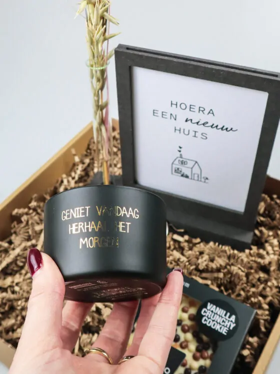Cadeaupakket nieuw huis – Fotolijst, kaars, sleutelhanger en chocolade