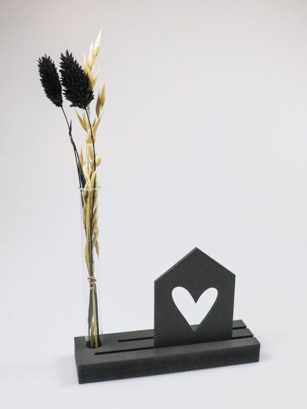 Kaarthouder met vaasje en houten huisje